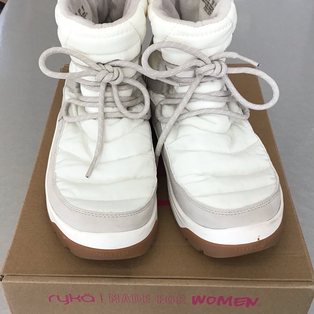 Ryka Women's Ivory and Tan Winter Boots 8.5 M